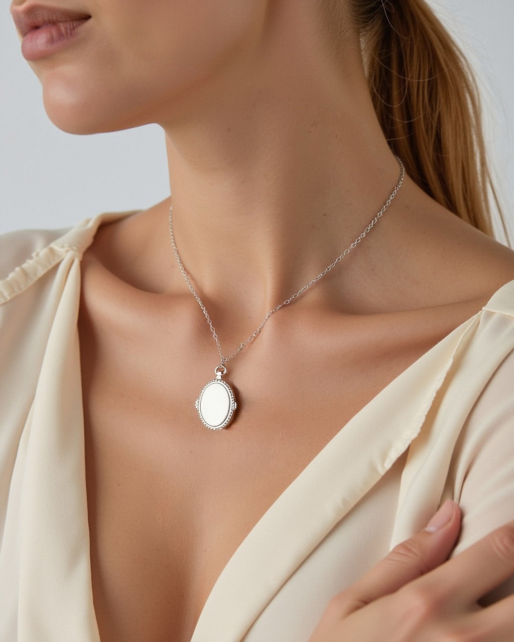 16 925 Sterling Silver Oval Photo Locket Necklace - Sage - Image 8